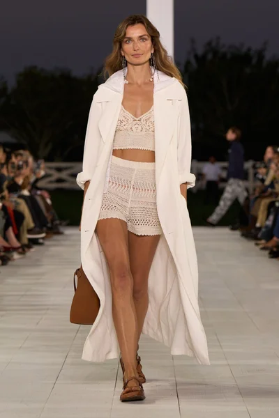 Look 32